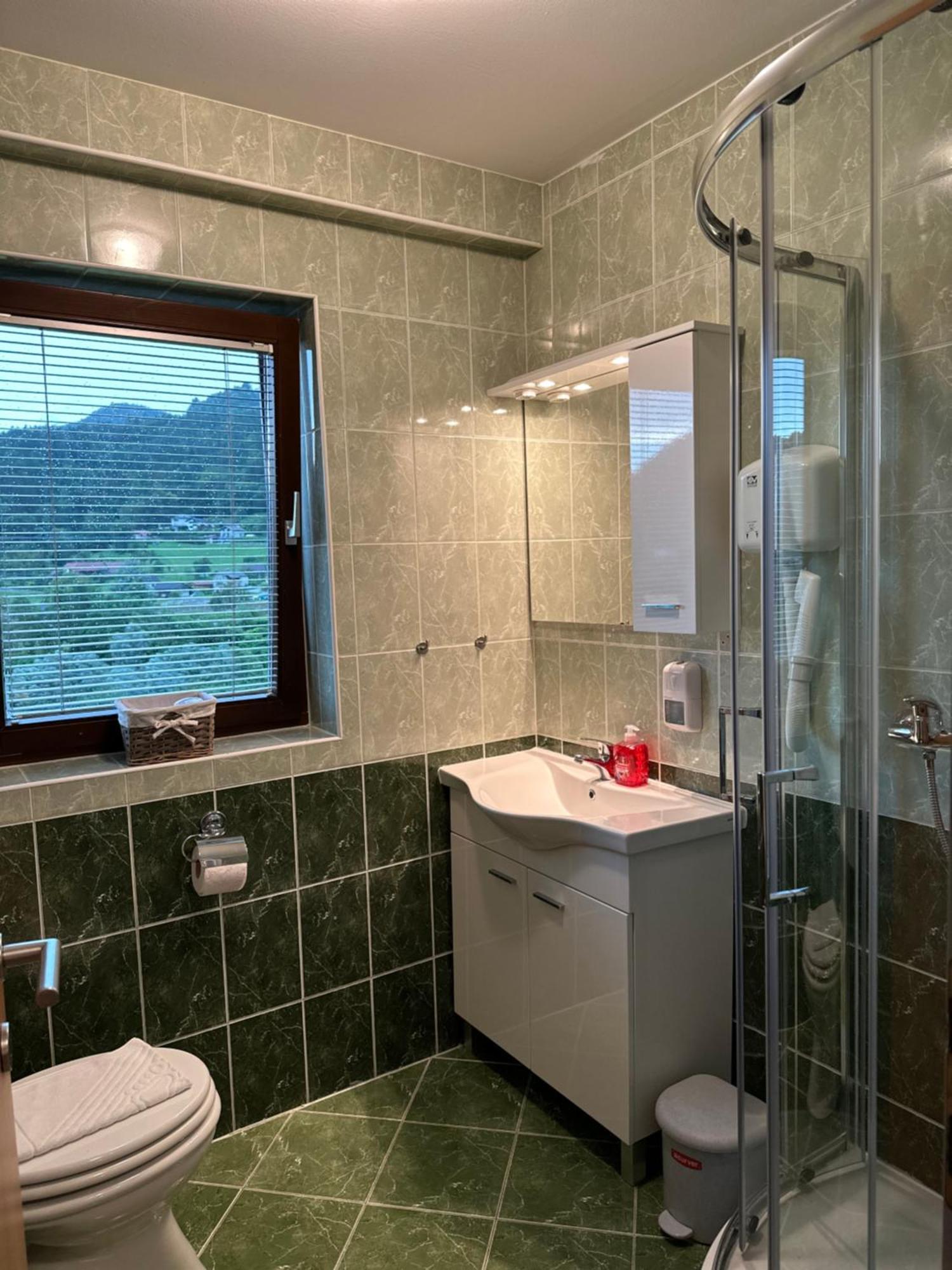 Martinova Izba - Rooms & Apartments Laško Esterno foto