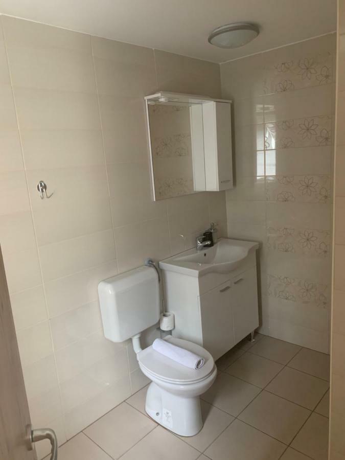 Martinova Izba - Rooms & Apartments Laško Esterno foto